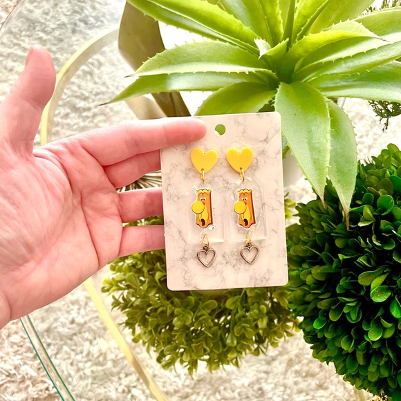 Alice In Wonderland Door Handle Earrings - Picture 3 of 4